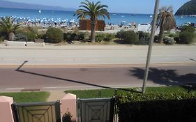 In riva al mare